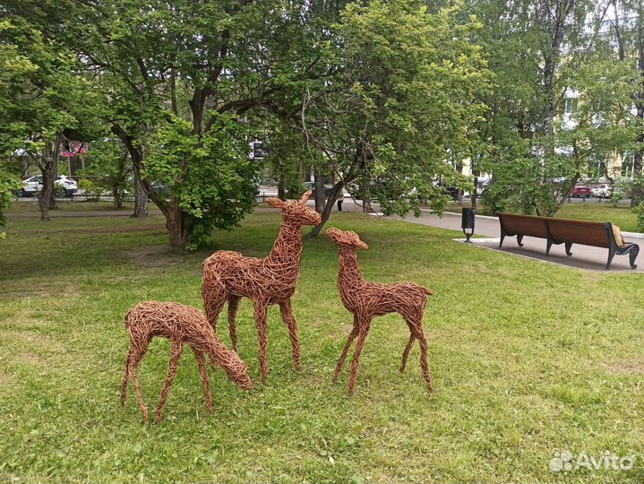 Олени из лозы