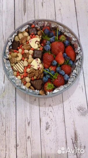 Подарок на день рождения, клубника букет