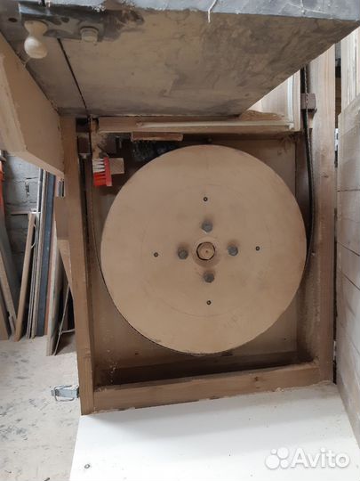 Лентопильный станок по дереву