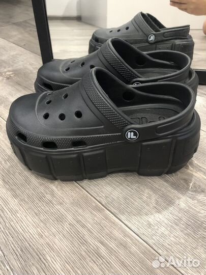 Crocs на высокой подошве