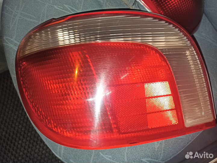 Стоп-сигнал Toyota Vitz SCP10, задний фонарь 52004