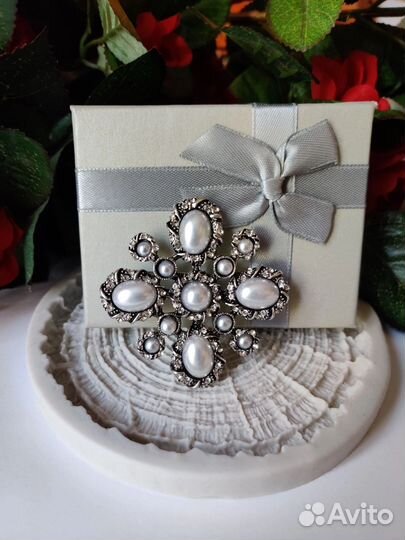 Винтажная брошь орден в подарочной коробочке