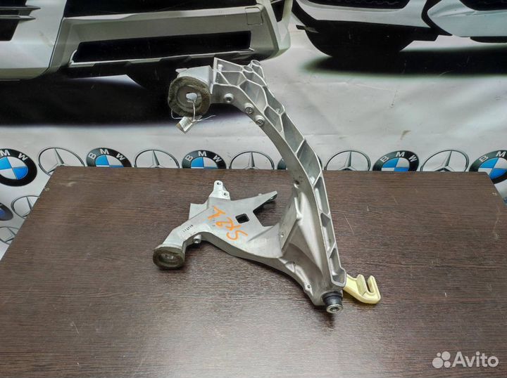 Кронштейн Bmw F02