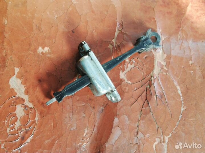 Ограничитель двери Хендай Акцент