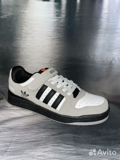 Кроссовки adidas