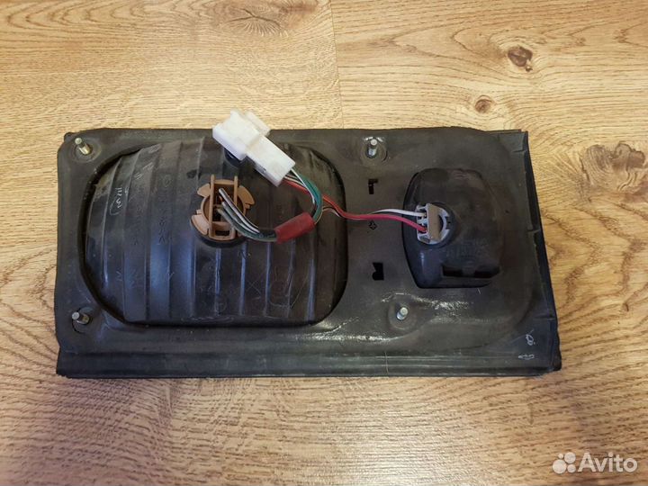 Фонарь задний Toyota Ipsum SXM10