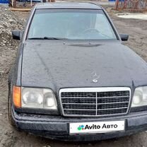 Mercedes-Benz W124 2.0 MT, 1993, битый, 300 000 км, с пробегом, цена 70 000 руб.