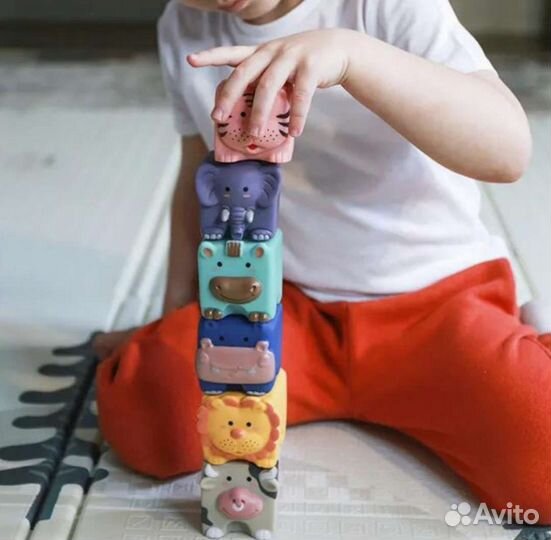 Развивающие игрушки погремушки для малышей