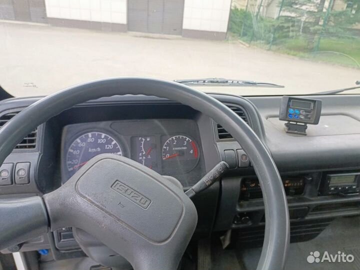 Isuzu NQR75R, 2010