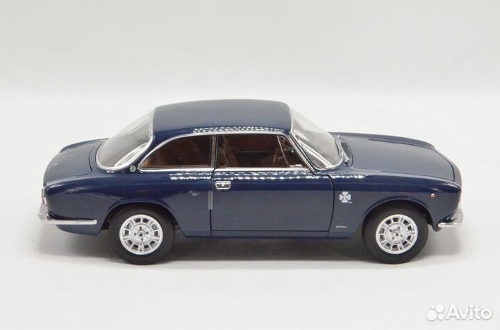 1/18, Alfa Romeo 1300 GT Junior 1973 Blue, Norev
