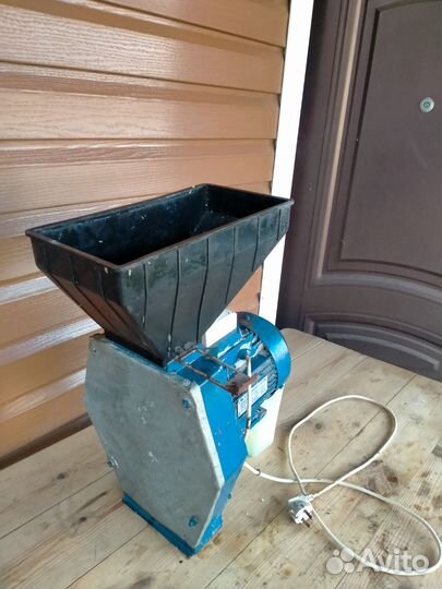 Зернодробилка