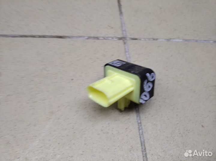 Датчик AIR BAG Fortuner 2015