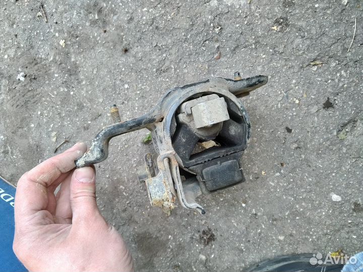 Опора двигателя Volkswagen Polo седан V 1.6