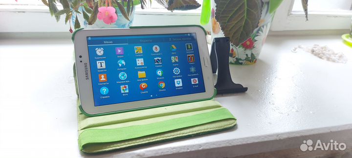 Планшет Samsung Galaxy Tab 3 (SM-T210) + чехол