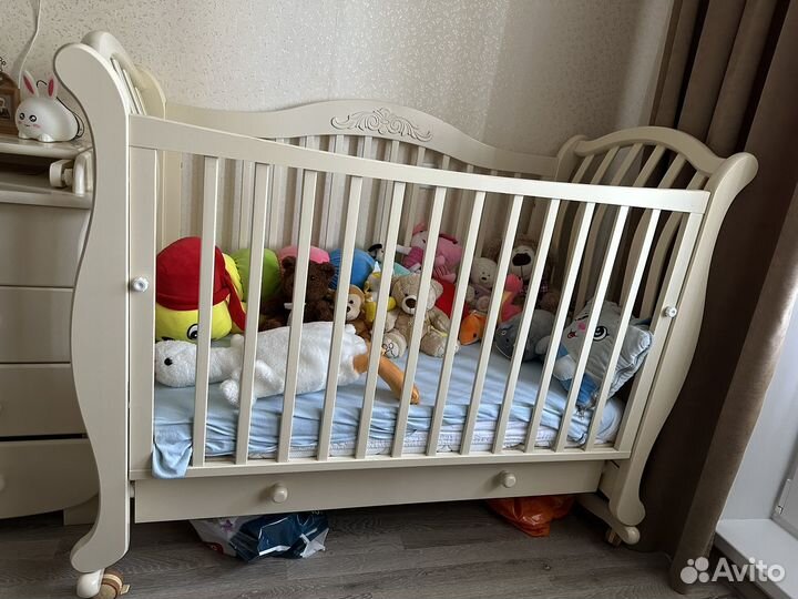 Детская кроватка гандылян и пеленальный комод