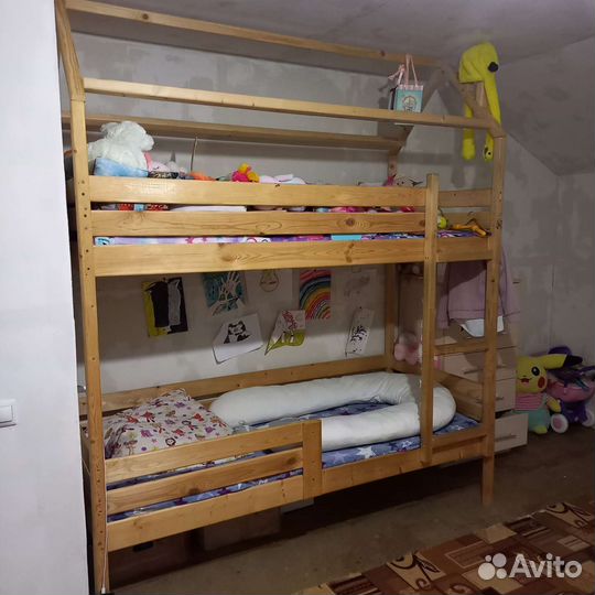 Кровать двухьярусная