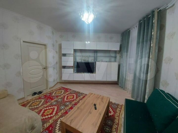 2-к. квартира, 65 м², 1/10 эт.