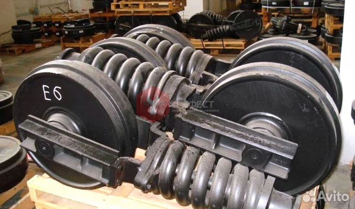 Колесо направляющее Hitachi ZX240LC-5G 9303011