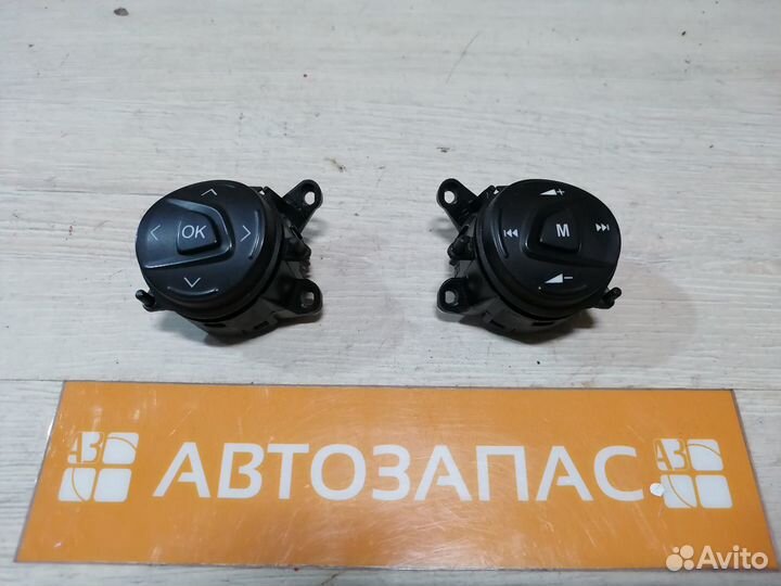 Кнопка управления магнитолой на руле Ford Kuga 2