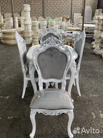 Стол Роза мрамором в серебре / Столы стулья