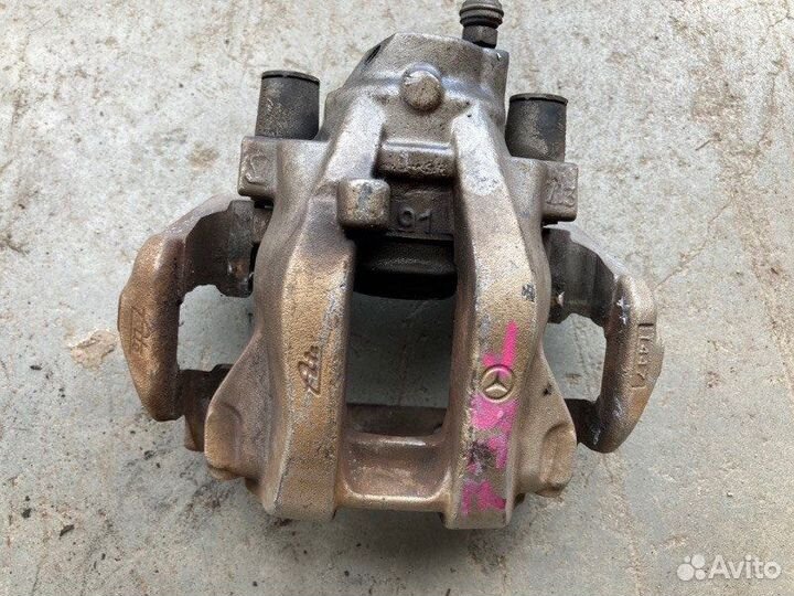 Суппорт задний левый Mercedes-Benz Cls-Class C219