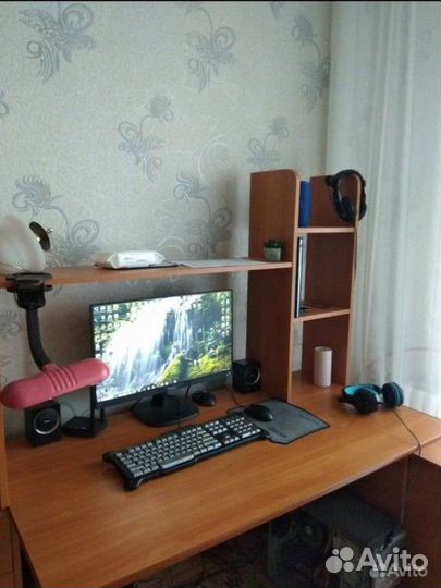 Компьютерный стол