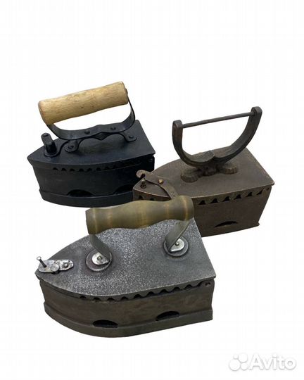 Старинный утюг на углях