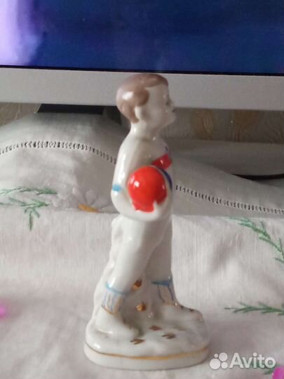 Коллекционерам Фарфор «Юный динамовец