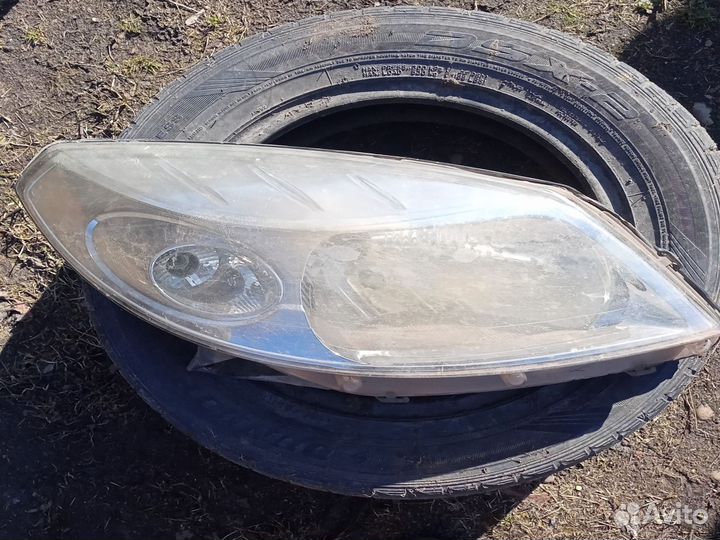 Фара правая Рено Сандеро 1