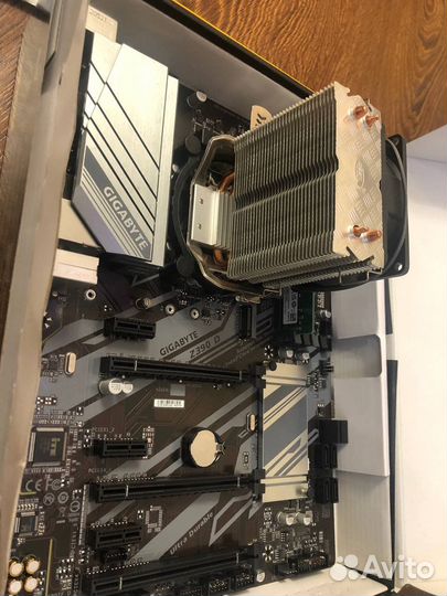 Материнская плата с процессором gigabyte z390d