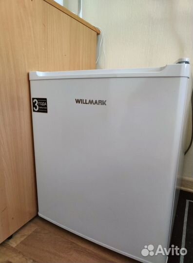 Холодильник маленький с морозилкой