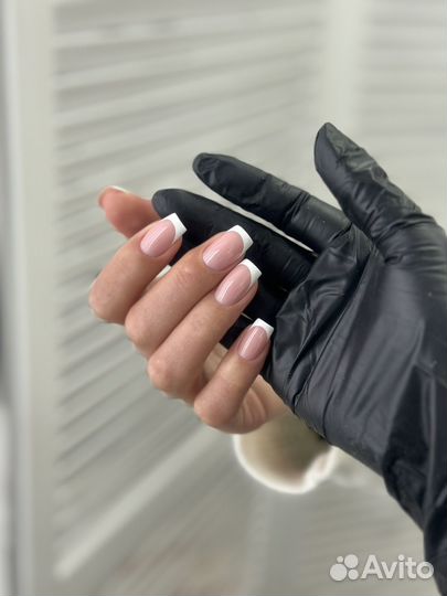 Модель на маникюр