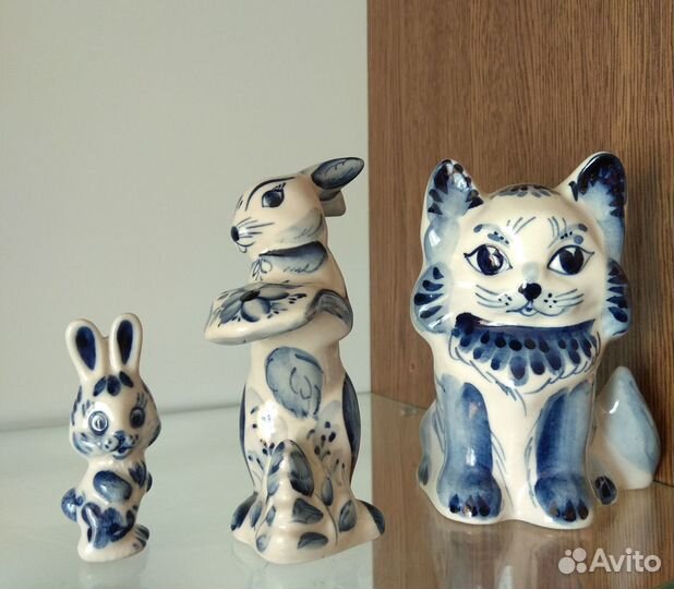 Маленькие фигурки из гжели