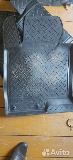 Автомобильные коврики резиновые