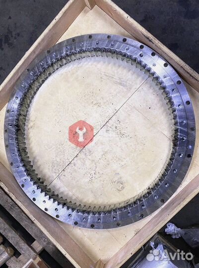 Опорно-поворотный круг Hitachi ZX200LCK-3