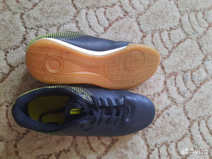 Футбольные бутсы