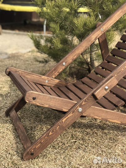 Шезлонг из дерева с анатомической спинкой