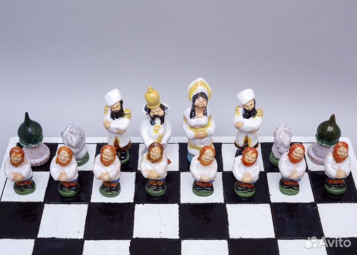 Декоративные шахматы в русском стиле с доской в ор