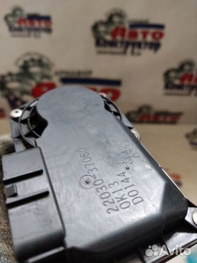 Дроссельная заслонка Toyota Prius хэтчбек iiixw30