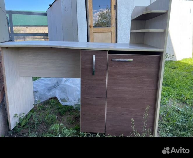 Маникюрный стол б/у