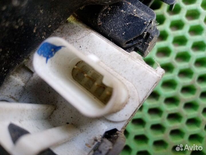 Замок двери передний правый Mercedes-Benz C-Class