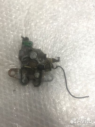 Замок багажника задний Toyota Chaser GX90 1GFE