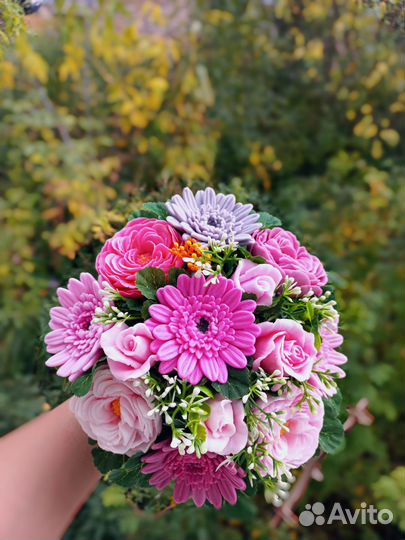 Мыльный букет в деревянном велосипеде