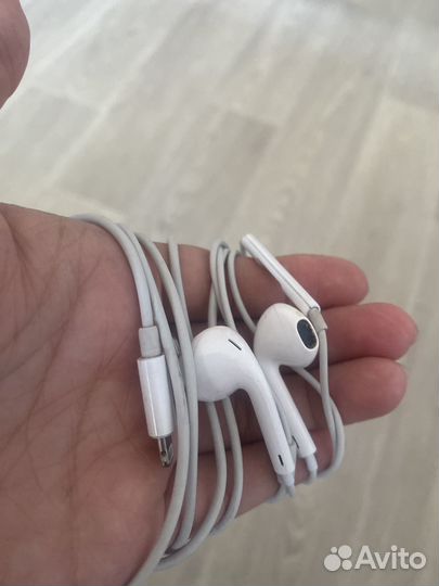 Наушники проводные на iPhone