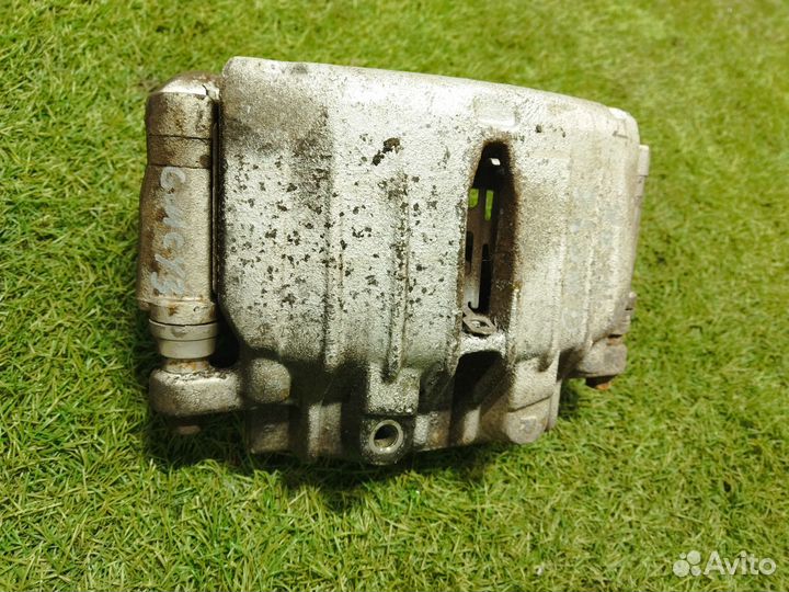 Суппорт задний правый GMC Yukon GMT800