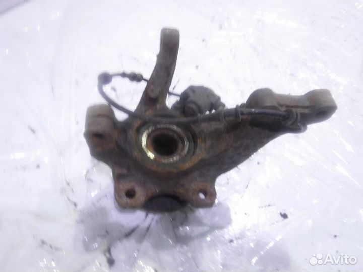 Кулак передний левый Опель