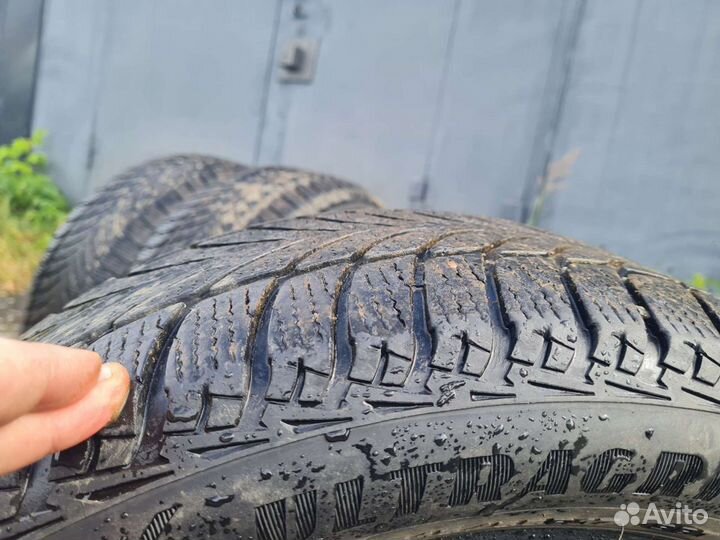 Goodyear UltraGrip 215/55 R17