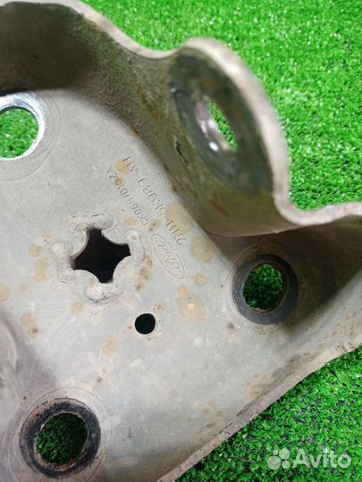 Крепление балки подвески заднее левое Ford Фьюжн