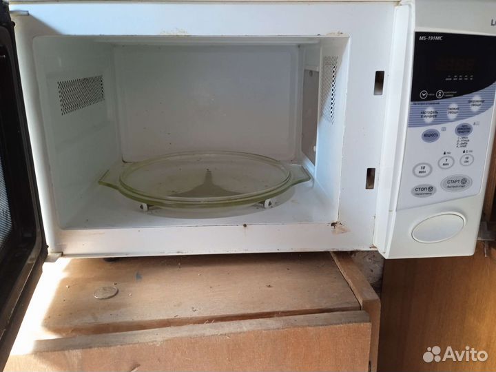 Микроволновая печь L'D