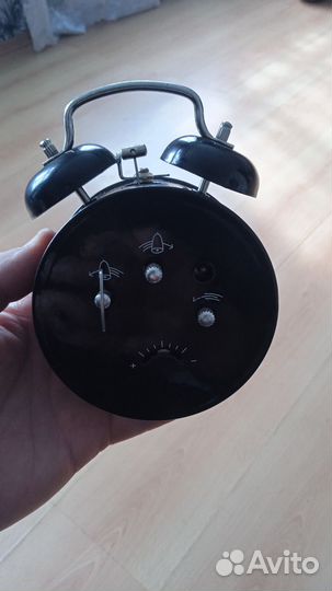 Будильник механический СССР